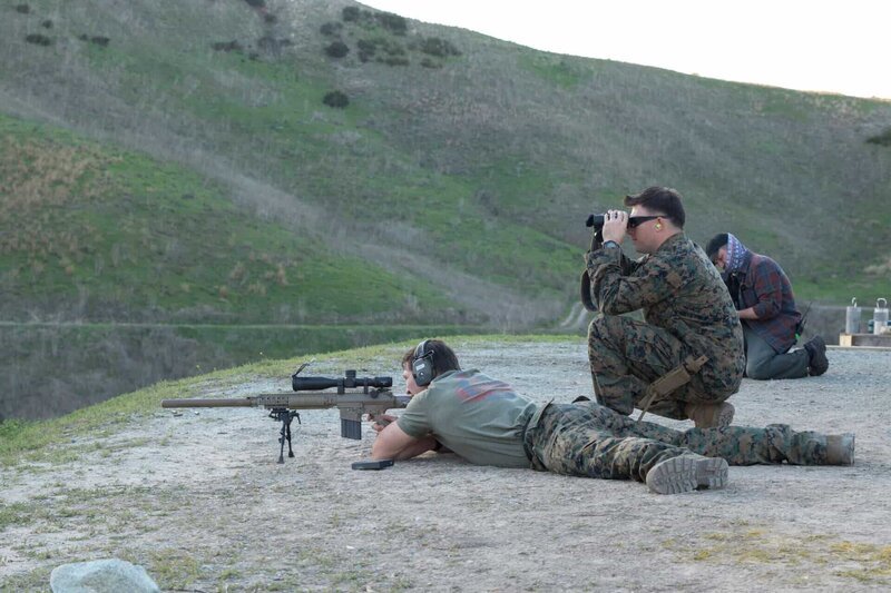 Tim Kennedy and Sergeant Joey Nicholas do a Smudding exercise, where Tim safely takes out explosives using a sniper rifle. – Bild: Discovery Communications