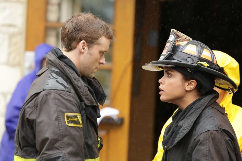 Matthew Casey (Jesse Spencer) und Gabriela Dawson (Monica Raymund) – Bild: Universal TV