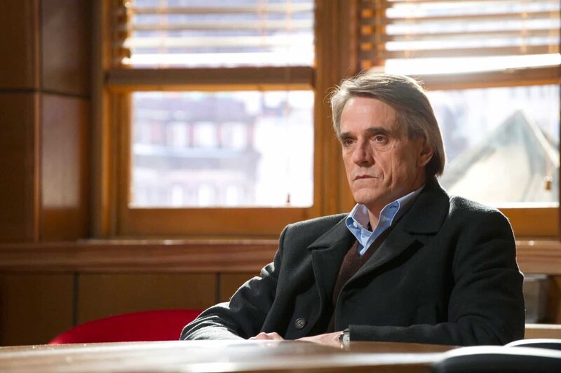 LAW & ORDER: SPECIAL VICTIMS UNIT -- „Mask“ Episode 1215 -- Pictured: Jeremy Irons as Cap Jackson -- Photo by: Virginia Sherwood/​NBC – Bild: NBCUniversal, Inc ©13TH STREET Photocredit Mandatory, Editorial Use Only, NO archive, NO Resale