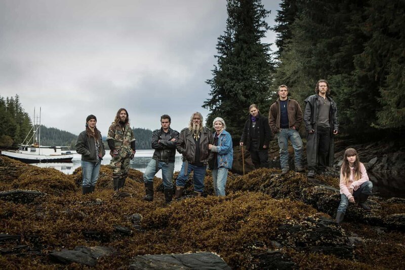 The Brown family on Coon Island off the coast of Alaska. Parents Billy and Ami with there children Matt, Jahua, Soloman, Gabe, Noah, Snowbird and Raindrop. – Bild: Copyright: Discovery Communications, Inc. For Show Promotion Only