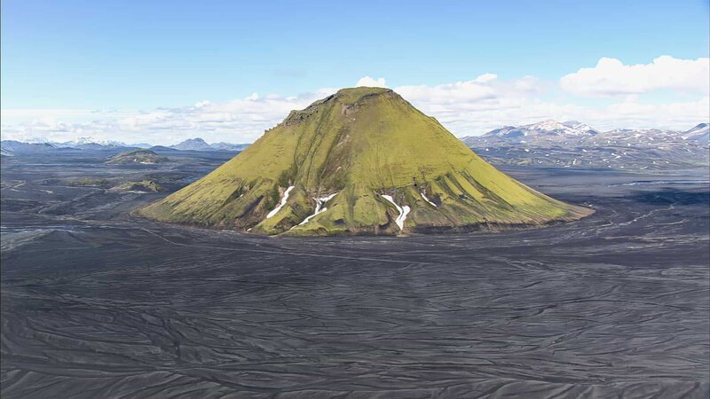 Der Vulkan Mælifel im Süden Islands: Mit einer Höhe von fast 200 Metern ist er eines der Wahrzeichen der Insel. – Bild: ZDF und Skyworks.
