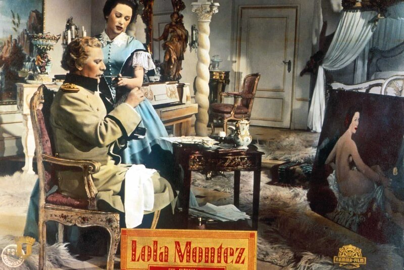 Lola Montez (Martine Carol) wird die Mätresse von König Ludwig I. (Adolf Wohlbrück) und entdeckt zum ersten Mal die Liebe. – Bild: Les Films du Jeudi