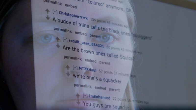 A blond woman browsing Internet – Bild: CuriosityStream, LLC.