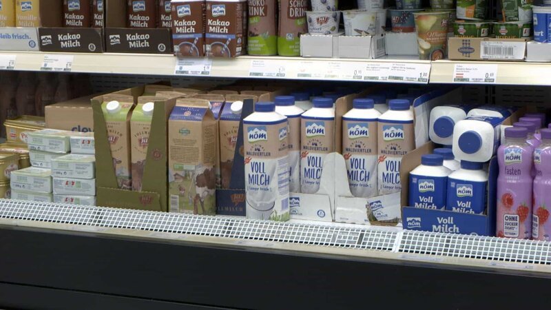 Milch. – Bild: ORF/​PRODUKTIONSRAUM