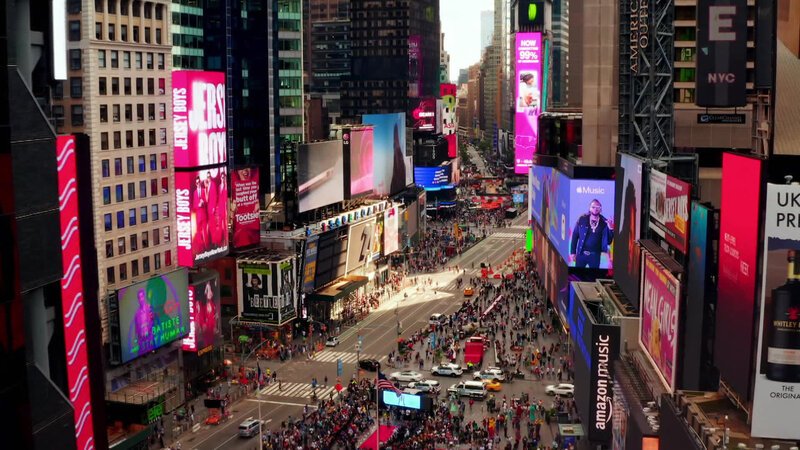 In New York herrscht stets reger Betrieb. Jährlich zieht es Millionen Touristen aus aller Welt in die Stadt, der Times Square ist eines der beliebtesten Ausflugsziele. – Bild: BILD