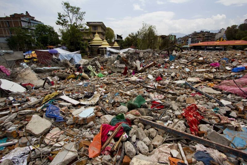 Ein Erdbeben in Kathmandu hat völlige Verwüstung hinterlassen. – Bild: n-tv