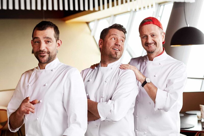 Titel: Mein Lokal, Dein Lokal; Person: Martin Baudrexel; Mike Süsser;Andreas C. Studer; Copyright: kabel eins/​ Stefan Hobmaier; Fotograf: Stefan Hobmaier; Bildredakteur: Eva Fleischmann; Dateiname: 1214322.jpg; : fuer redaktionelle Zwecke und nur im Rahmen der Programmankuendigung verwendet werden. Spaetere Veroeffentlichungen sind nur nach Ruecksprache und ausdruecklicher Genehmigung der ProSiebenSat1 TV Deutschland GmbH moeglich. Nicht fuer EPG! Verwendung nur mit vollstaendigem Copyrightvermerk. Das Foto darf nicht veraendert, bearbeitet und nur im Ganzen verwendet werden. Es darf nicht archiviert werden. Es darf nicht an Dritte weitergeleitet werden. Bei Fragen: foto@prosiebensat1.com Voraussetzung fuer die Verwendung dieser Programmdaten ist die Zustimmung zu den Allgemeinen Geschaeftsbedingungen der Presselounges der Sender der ProSiebenSat.1 Media SE.; – Bild: kabel eins/​ Stefan Hobmaier; Fotograf: Stefan Hobmaier; Bildredakteur: Eva Fleischmann; Dateiname: 1214322.jpg; : fuer redaktionelle Zwecke und nur im Rahmen der Programmankuendigung verwendet werden