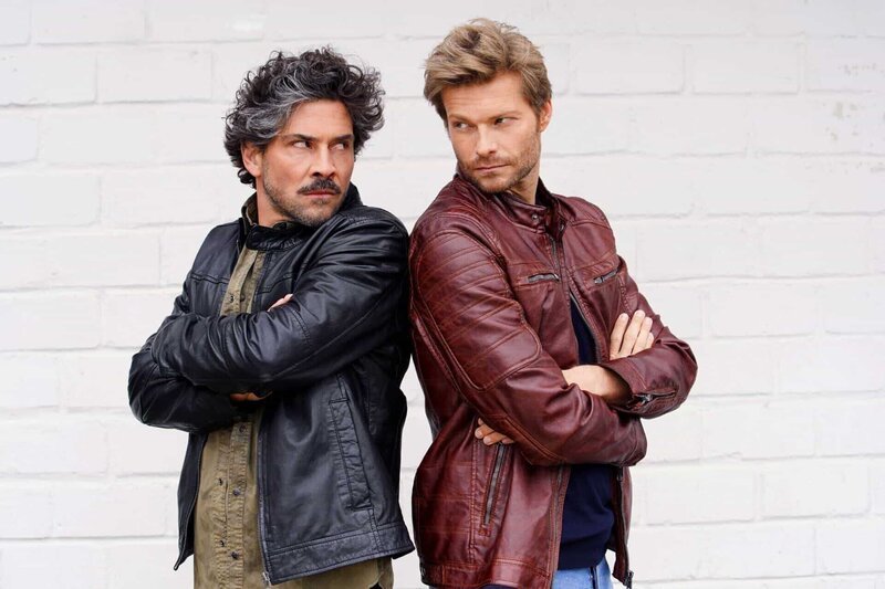 Manuel Bender (Daniel Sellier, l.) und Robert Gerlach (Felix Maximilian) – Bild: RTL /​ Gregorowius