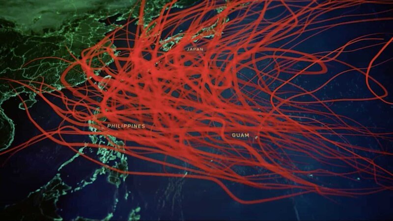 Die Karte zeigt die GFX-Akkumulation der Zugbahnen tropischer Stürme entlang der Typhoon Alley im Verlauf von 20 Jahren. Seit 2000 gab es 94 Super-Taifune in der Taifun-Allee. (National Geographic) – Bild: National Geographic