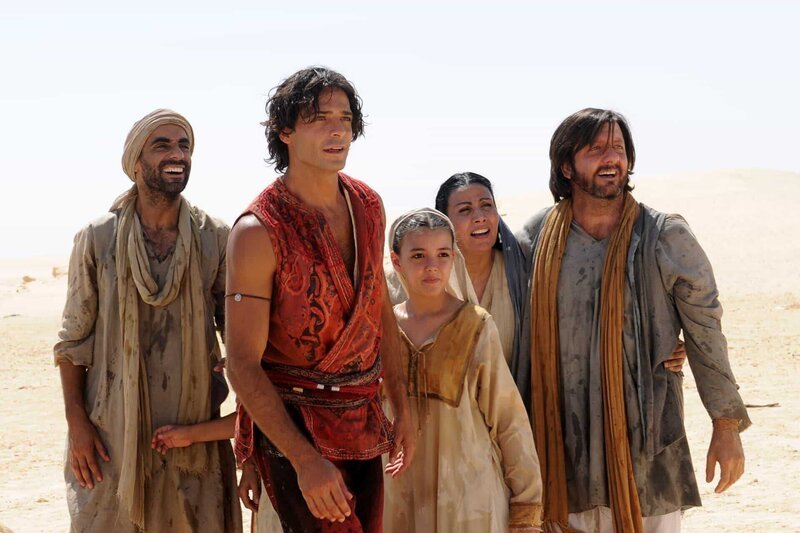 Second from the left: Aladino (Marco Bocci) – Bild: Romance TV