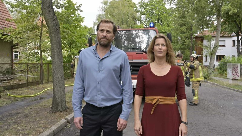 l-r: Christian Scherzer (Christian Erdmann), Katharina Wegener (Valerie Niehaus) – Bild: ZDF und Christiane Pausch.