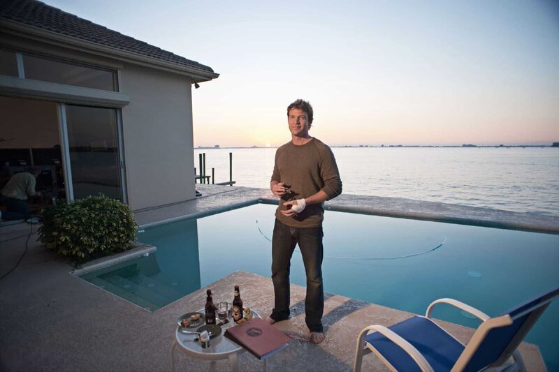 Detective Jim Longworth (Matt Passmore) hat sich im sonnigen Florida in der Nähe der Everglades niedergelassen und will sich hier hauptsächlich um die Perfektionierung seines Golfspiels kümmern. – Bild: RTL