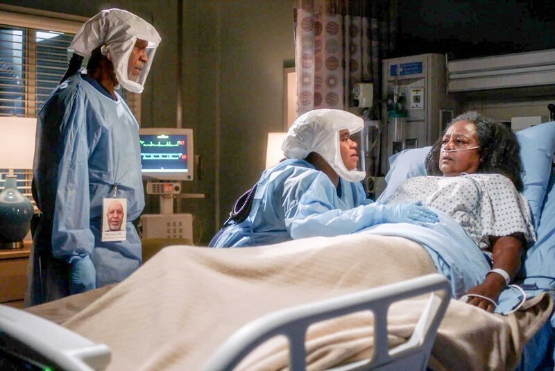 James Pickens Jr. (Dr. Richard Webber), Chandra Wilson (Dr. Miranda Bailey), Bianca Taylor (Elena Bailey). – Bild: ORF/​Disney/​ABC