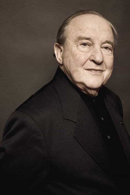 Er war das Herz und die Konstante des weltweit gefeierten „Beaux Arts Trios“, das über 50 Jahre lang Maßstäbe für die Kammermusik setzte. 2008 löste sich das Trio auf, und Menahem Pressler begann mit 85 Jahren eine Solokarriere. „Ein Wunder“, sagt Menahem Pressler selbst. – Menahem Pressler – Bild: BR/rbb/Marco Borgreve Er war das Herz und die Konstante des weltweit gefeierten „Beaux Arts Trios“, das über 50 Jahre lang Maßstäbe für die Kammermusik setzte. 2008 löste sich das Trio auf, und Menahem Pressler begann mit 85 Jahren eine Solokarriere. „Ein Wunder“, sagt Menahem Pressler selbst. – Menahem Pressler – Bild: BR/rbb/Marco Borgreve