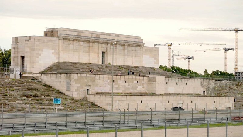 Das Reichsparteitagsgelände in Nürnberg wurde von Albert Speer geplant. +++ – Bild: RTL /​ Like a Shot Entertainment /​ Albert Speer