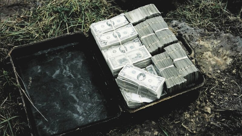 Während die USA insgesamt auf eine Rezession zusteuerten, spülte der Kokain-Boom der 70er und 80er Unsummen blutigen Geldes nach Miami. – Bild: RTL