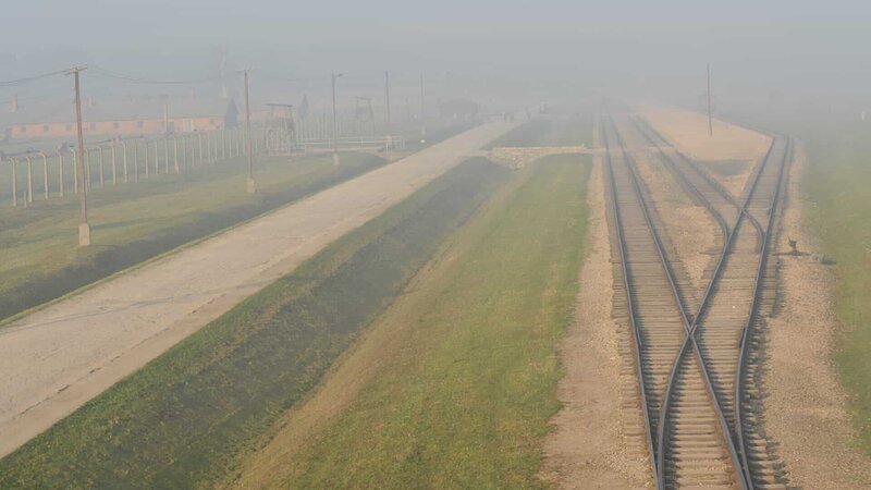 Konzentrationslager Auschwitz-Birkenau. – Bild: ZDF und Zadig Productions./​Zadig Productions