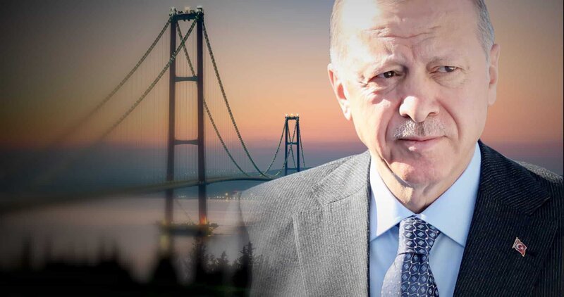 Einst Führer einer nach außen hin demokratischen, wohlhabenden Nation, ist der türkische Präsident Erdo?an nach 20 Jahren an der Macht zu einem Autokraten mit diktatorischen Zügen geworden. – Bild: ZDF und Tobias Lenz