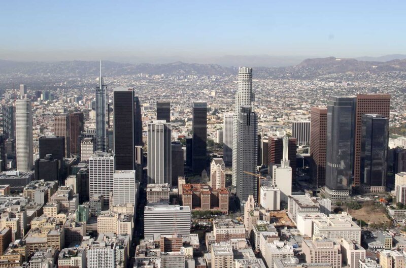 Das Stadtbild von Los Angeles wird von vielen Wolkenkratzern gekennzeichnet. Der Wilshire Grand Tower ist mit 335 Metern das höchste Gebäude an der Westküste der Vereinigten Staaten. – Bild: phoenix/​ZDF/​SNI/​SI Networks L.L.C.,