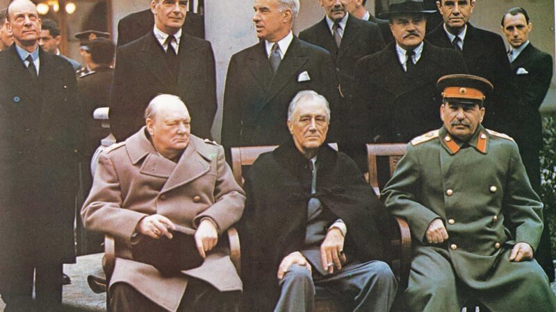 Churchill, Roosevelt und Stalin auf der Konferenz in Jalta im Februar 1945. – Bild: ZDF und Spiegel TV./​Spiegel TV