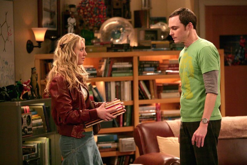 Gute Freunde: Penny (Kaley Cuoco, l.) und Sheldon (Jim Parsons, r.) … – Bild: Warner Bros. Television Lizenzbild frei