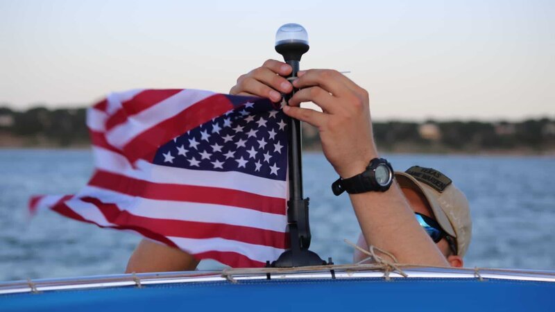 Warden McGinley tying up American flag. – Bild: Discovery Communications