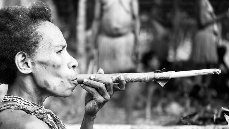 Frauen im Dschungel von Papua-Neuguinea – Bild: Warner Bros. Discovery