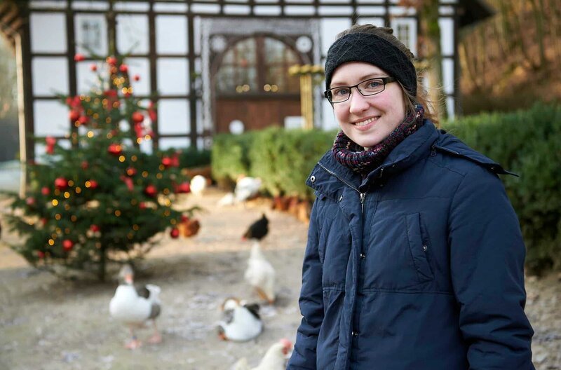 Gastgeberin Sabine Klemme vom Hof Klemme, an der Grenze zu Niedersachsen. – Bild: rbb/​WDR/​Melanie Grande