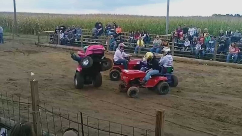 Girl falls off lawn mower during derby.  (photo credit: Jukin) – Bild: Copyright © The National Geographic Channel.
