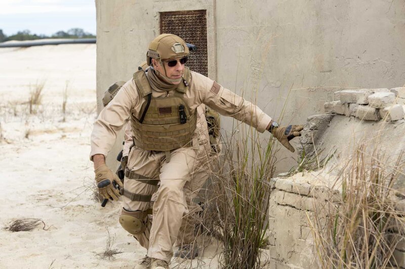 Das Team um Pride (Scott Bakula) ermittelt in einem neuen Fall und dieser führt sie nach Afghanistan … – Bild: 2014 CBS Broadcasting Inc. All Rights Reserved. Lizenzbild frei