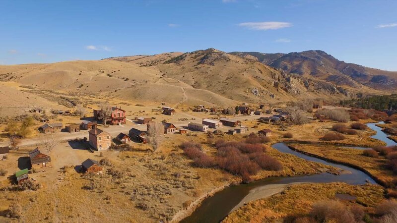 Im Süden des spärlich besiedelten US-Bundesstaats Montana liegen die Ruinen der ehemaligen Goldgräberstadt Bannack. Um den damaligen Sheriff Henry Plummer ranken sich Legenden. – Bild: N24 Doku
