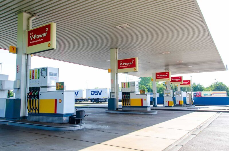 Shell fuel and gas station – Bild: Shutterstock /​ Shutterstock /​ Copyright (c) 2019 Shutterstock. No use without permission.