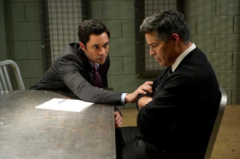 -- „Home Invasions“ Episode 1314 -- Pictured: (l-r) Danny Pino as Det – Bild: 2013 Universal Network Television LLC ©13TH STREET Photocredit Mandatory, Editorial Use Only, NO archive, NO Resale