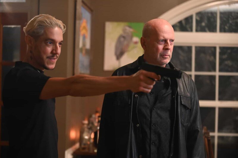 L – R: Rory Fetter (Theo Rossi), Donnie Fetter (Bruce Willis) – Bild: Oneplus.CH Highlight