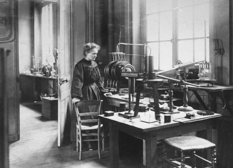 Marie Curie im Labor. – Bild: BR/​INTER/​AKTION GmbH/​Time Life Pictures/​Time Life Pictures