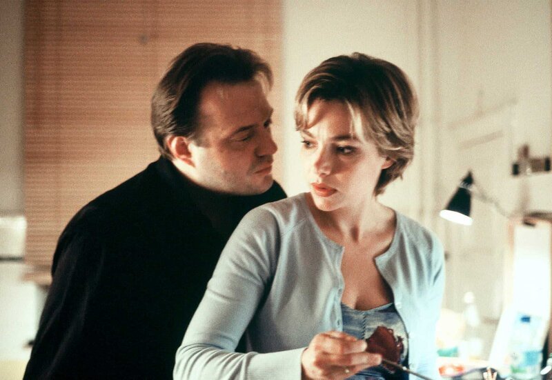 Anna (Aglaia Szyszkowitz) fühlt sich nicht mehr wohl in ihrer Ehe mit Martin Lenz (Jan Gregor Kremp). – Bild: MDR/ARD/Degeto Anna (Aglaia Szyszkowitz) fühlt sich nicht mehr wohl in ihrer Ehe mit Martin Lenz (Jan Gregor Kremp). – Bild: MDR/ARD/Degeto