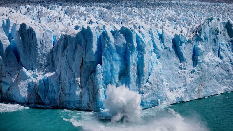 Wenn ein Gletscher schmilzt, wird eingeschlossenes Wasser und Geröll freigesetzt. Kann dieses Material nicht entweichen, sammelt es sich an und bildet einen Gletschersee. – Bild: BILD