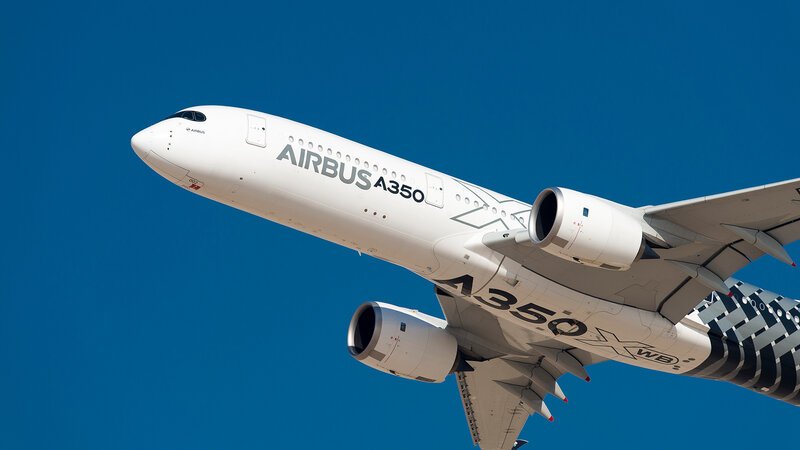 Der Airbus A350 gilt als effizient und umweltfreundlich. Pro Passagier verbraucht der Flieger nur 2,9 Liter Kerosin auf hundert Kilometern – rund 25 Prozent weniger als ältere Flugzeugtypen, wie zum Beispiel der A340. – Bild: BILD