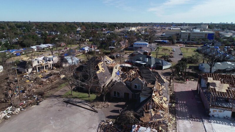 Ein Tornado in Mississippi hat auf einer Strecke von zweihundertfünfzig Kilometern alles in seinem Weg verwüstet. In Holly Springs wurden zehn Häuser getroffen und teilweise komplett zerstört. – Bild: BILD