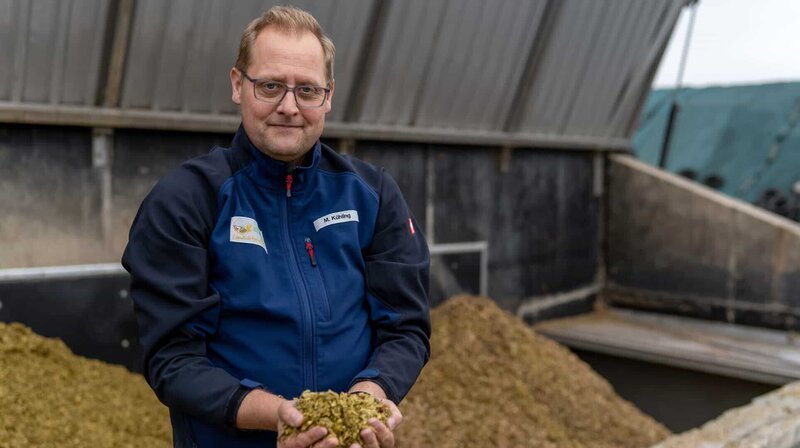Regionale Wertschöpfung im Kreis Vorpommern Greifswald: Landwirt Michael Kühling betreibt mit eigenem Biogas ein Nahwärmenetz. – Bild: NDR/​Anja Kollruß/​Anni Brück