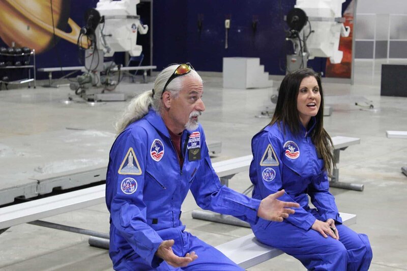 Der Aufenthalt im Space Camp ist eine willkommene Abwechslung zum Transporter-Alltag für Roy und Jennifer. – Bild: 2013 A&E Networks, LLC. Lizenzbild frei