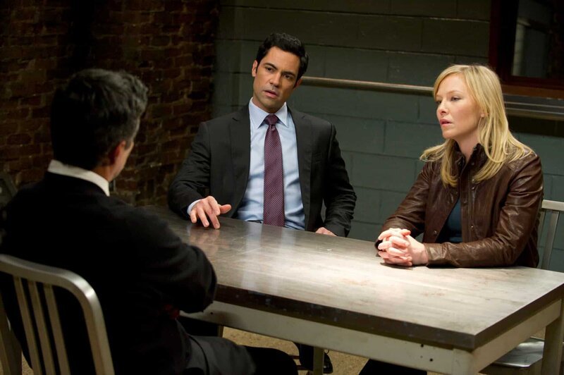 -- „Home Invasions“ Episode 1314 -- Pictured: (l-r) Esai Morales as Jimmy Vasquez, Danny Pino as Det – Bild: 2013 Universal Network Television LLC ©13TH STREET Photocredit Mandatory, Editorial Use Only, NO archive, NO Resale