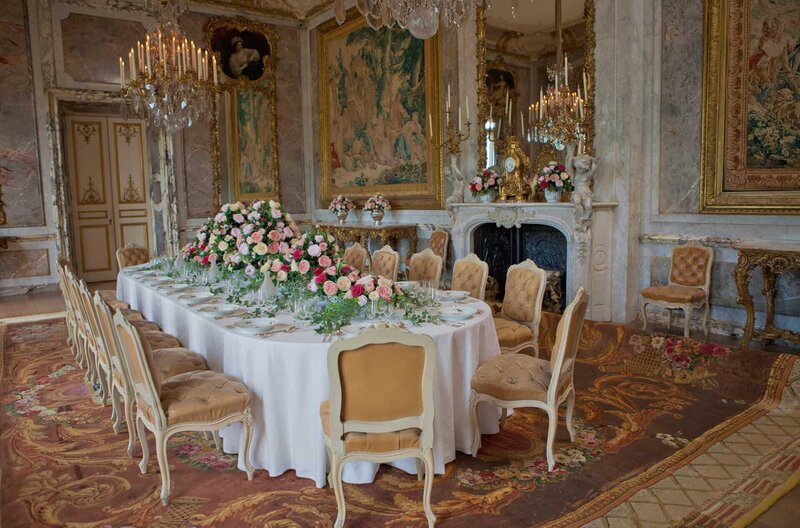 Der Speisesaal von Waddesdon Manor ist ganz im Goût Rothschild eingerichtet. Der opulente Stil war um 1900 in ganz Europa en vogue. – Bild: phoenix/​ZDF/​arte/​Bea Müller