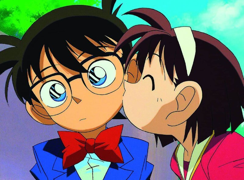 Weil Ayumi (r.) oft in Gefahr gerät und Conan (l.) sie aber immer wieder rettet, ist sie in ihren Helden verliebt … – Bild: Gosho Aoyama /​ Shogakukan, YTV, TMS 1996 Lizenzbild frei