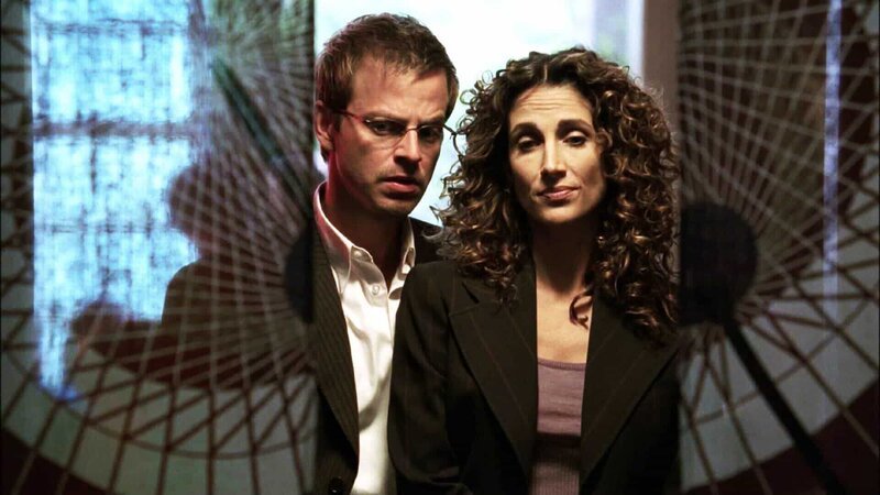 Detective Danny Messer (Carmine Giovinazzo) und Detective Stella Bonasera (Melina Kanakaredes). – Bild: RTL /​ CBS