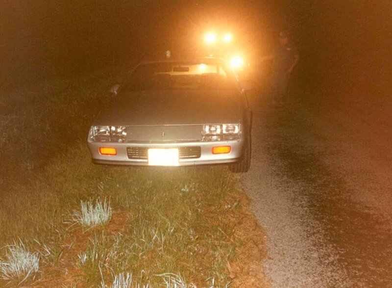 Die Polizei fand in der Nacht ein geparktes Auto – Bild: abacus /​ © Peninsula Television 2021 /​ © Crime + Investigation
