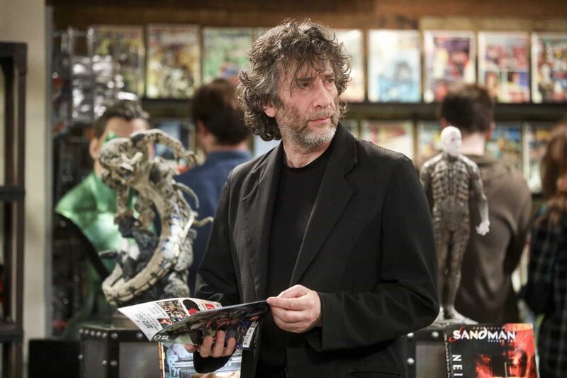 Als der Autor Neil Gaiman (Neil Gaiman) Stuarts Comicladen eine gute Bewertung gibt, sorgt das für einige Veränderungen … – Bild: Warner Bros. Television Lizenzbild frei