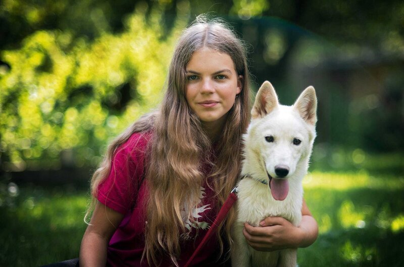 Tochter Ronja wird in diesem Jahr 14 Jahre alt. Ein wichtiger Geburtstag für die junge unerschrockene Schlittenhundeführerin, die die Leidenschaft vom Papa geerbt hat. (Foto für alle Folgen verwendbar.) – Bild: MDR/​Henrik Flemming