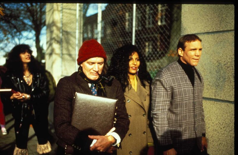 (v.l.n.r.) Mr. Hardin (John P. Ryan); Ms. Connors (Pam Grier); Mr. Bryles (Patrick Kilpatrick) – Bild: 1989 Vestron Pictures, Inc. All Rights Reserved. Lizenzbild frei