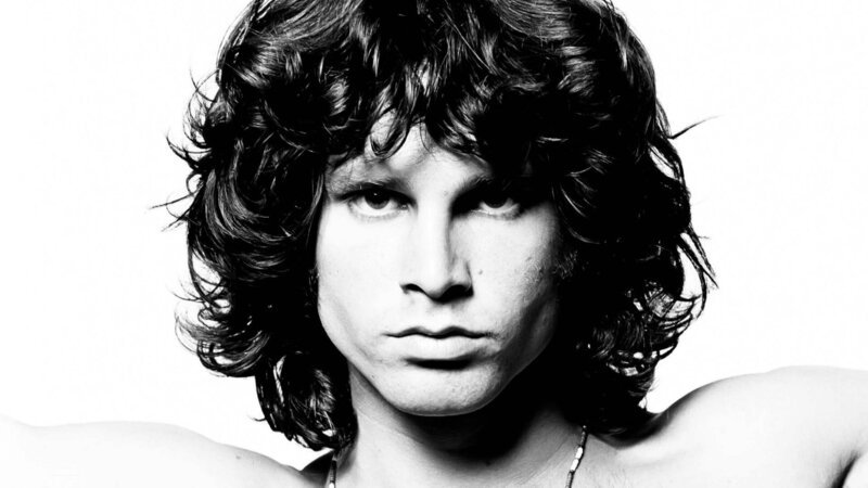 Skandale, Alkohol und Drogen-Exzesse – Jim Morrison liebte es, zu provozieren und Grenzen auszuloten. Mit 27 Jahren starb er unter ungeklärten Umständen in Paris. – Bild: ZDF und 3DD Productions./​3DD Productions